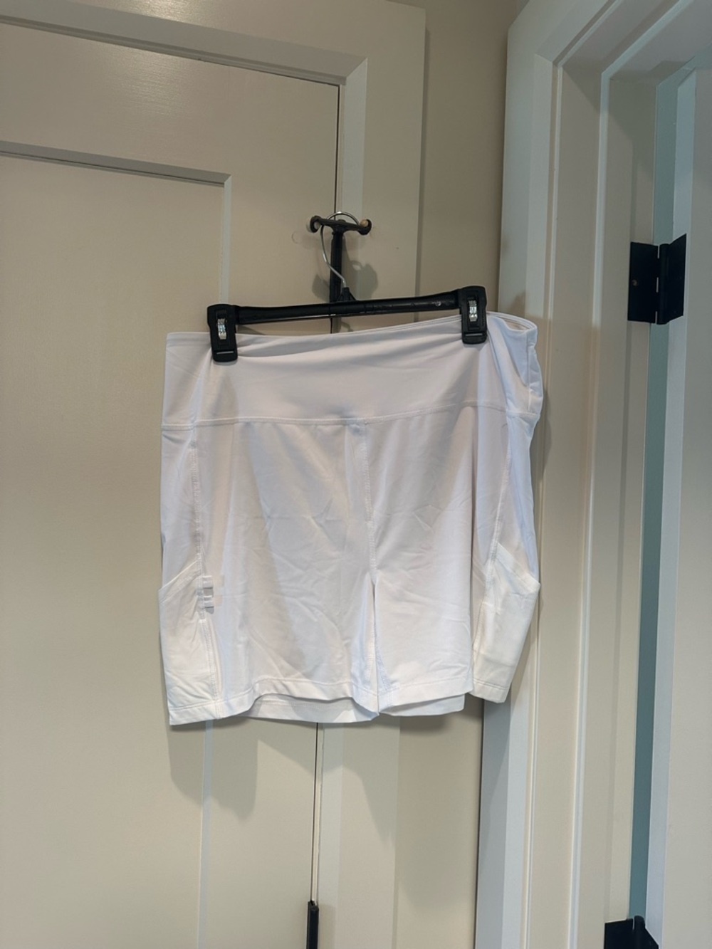 NWOT Vineyard Vines White Athletic Shorts with pockets